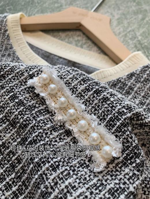 二店y 【3045】 贵气感~珍珠胸袋小香风肌理感浮雕 圆领短袖T恤 商品图3