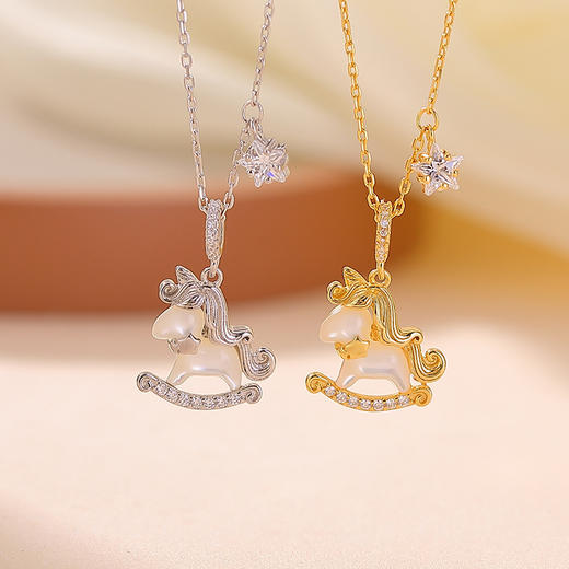 【奔腾小马】S925纯银镀金白贝马年摇摇马套链【CW-XL00878】 商品图1