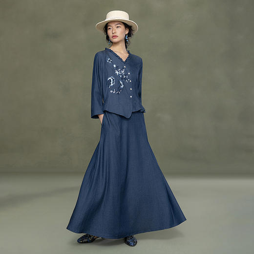 生活在左2026早春新品绣花交襟领新中式牛仔连衣裙1961326 商品图0
