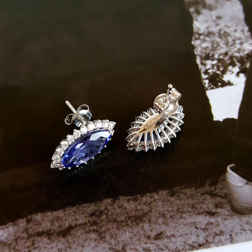 【天然正品】AU750白金镶钻镶天然近全净体5A级2.805克拉马眼型坦桑石耳钉15.7*14.4*8.8MM（皆取最大值）060326NJS01 商品图4