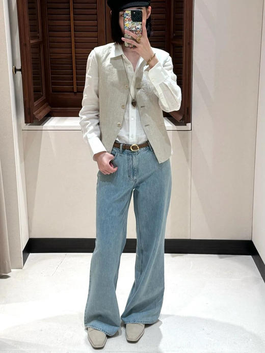 全棉牛仔阔腿长裤 经典浅蓝环保牛仔裤 意大利进口环保牛仔面料 经典畅销裤型 轻松拿捏高级氛围感 阔腿版型 显瘦显高一步到位 商品图3