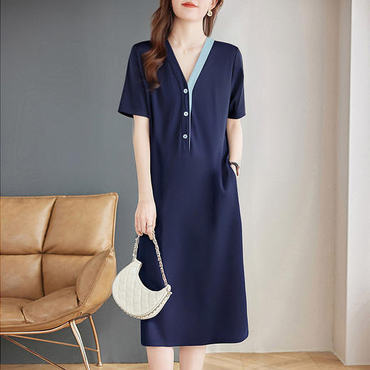 V领连衣裙女夏2026年新款显瘦遮肉胖mm大码女装今年流行爆款裙子 商品图0