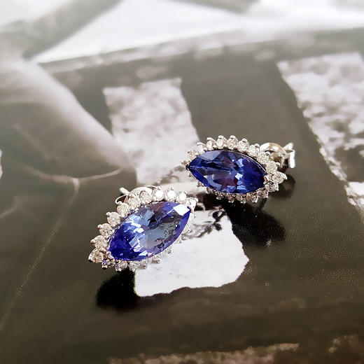 【天然正品】AU750白金镶钻镶天然近全净体5A级2.805克拉马眼型坦桑石耳钉15.7*14.4*8.8MM（皆取最大值）060326NJS01 商品图3