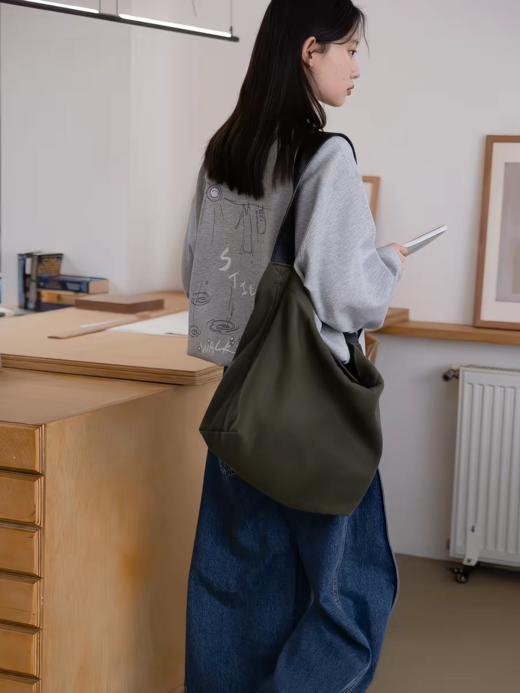 步履不停/6A15118C/圆领绣花卫衣 商品图2