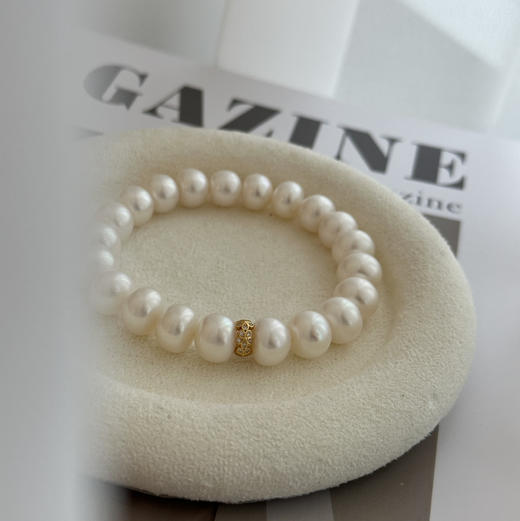 大家都喊补货 比上次3/8活动要小一号的无核珍珠做的 9-11mm左右 亮度很好 基本无暇 不是正圆哦 追求正圆勿拍 价格上尽力了 399/串 商品图6