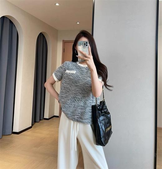 二店y 【3045】 贵气感~珍珠胸袋小香风肌理感浮雕 圆领短袖T恤 商品图13