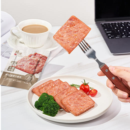 【自营】锋味派黑猪午餐肉减盐版320g/盒 独立包装早餐即食火腿肠香肠零食罐头 玉米味 原味午餐肉 黑胡椒 商品图1