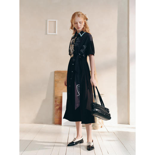 两三事梵高文艺微光萤火2026春新款撞色边翻领印花拼接绑带连衣裙 商品图3