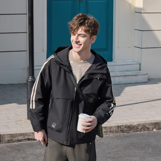 半身缘男装 春季简约宽松轻便面料条纹连帽夹克261112P01310225 商品图1