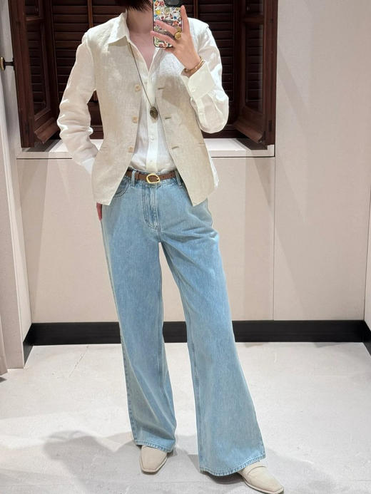 全棉牛仔阔腿长裤 经典浅蓝环保牛仔裤 意大利进口环保牛仔面料 经典畅销裤型 轻松拿捏高级氛围感 阔腿版型 显瘦显高一步到位 商品图4