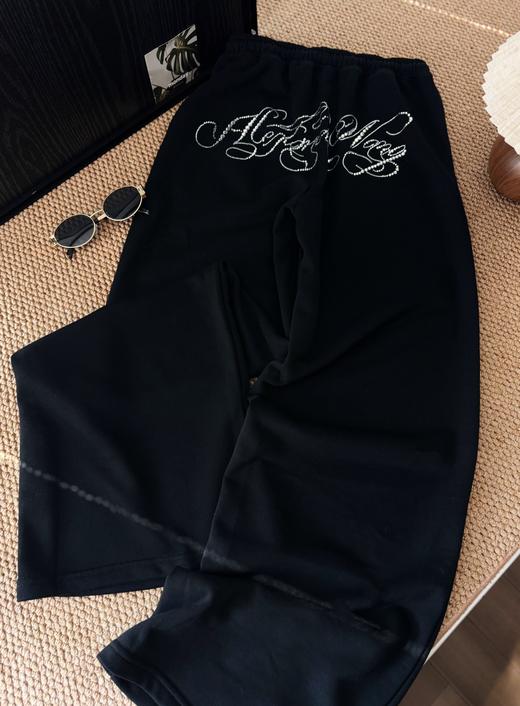 点此购买 大王春秋季女士字母重工烫钻斜肩长袖休闲裤套装 LL 342516 商品图11