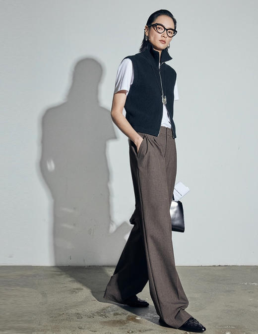 松露灰棕多层打褶阔腿西裤 温柔灰调清冷西装裤 高智感拿捏得刚刚好 三道褶设计 自带复古书卷气 精致 TR 面料 超好打理 商品图8