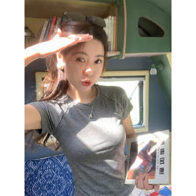 <曾小咸推荐>韩系简约修身t恤女短袖夏季【预售款，预计3-15天！！】