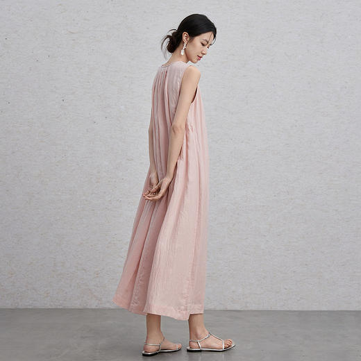 【林栖设计小店】落花绮画|粉色花朵压褶肌理宽松2026春夏新品无袖连衣裙1962228 商品图4