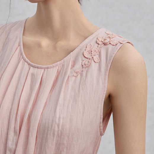 【林栖设计小店】落花绮画|粉色花朵压褶肌理宽松2026春夏新品无袖连衣裙1962228 商品图2