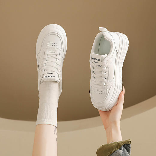 春款厚底小白鞋，跟高5.5cm左右，透气不闷脚 商品图8