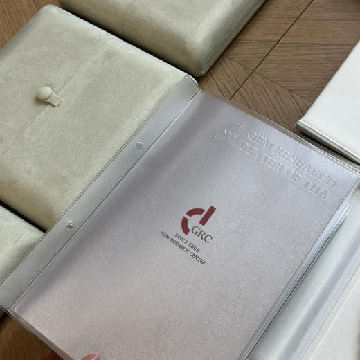 GRC大证仙子 9.5-12mm 正圆微瑕 光线是无核珍珠的温润光 看过去很安静很舒服 商品图4