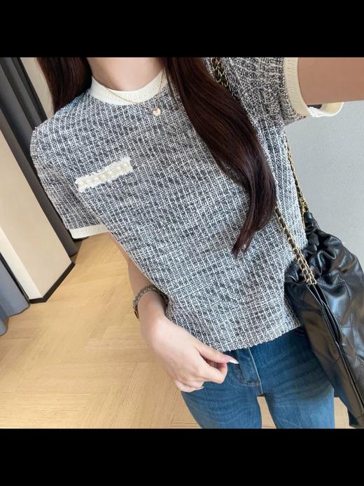 二店y 【3045】 贵气感~珍珠胸袋小香风肌理感浮雕 圆领短袖T恤 商品图9