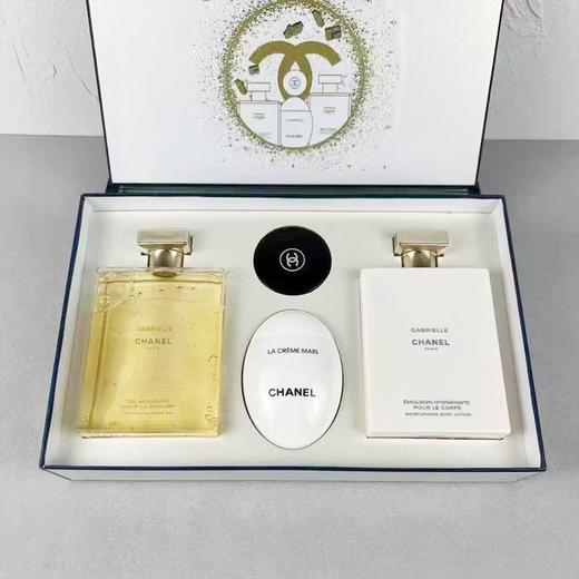 香港直邮美妆【限量10套-送礼袋】香奈儿嘉柏丽尔SPA四件套礼盒  (身体乳200ml+沐浴露200ml+鹅蛋护手霜50ml+山茶花唇膜10g) 商品图2
