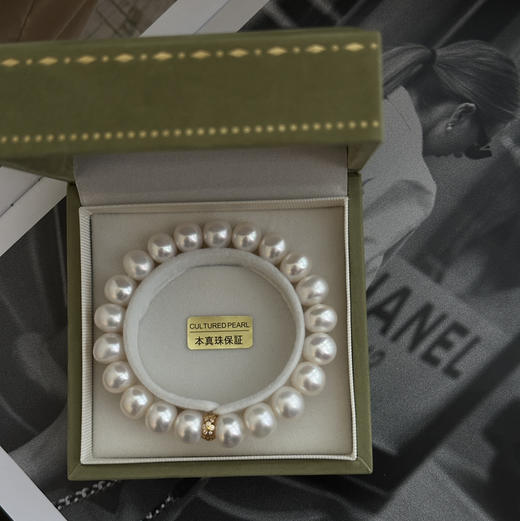 大家都喊补货 比上次3/8活动要小一号的无核珍珠做的 9-11mm左右 亮度很好 基本无暇 不是正圆哦 追求正圆勿拍 价格上尽力了 399/串 商品图3