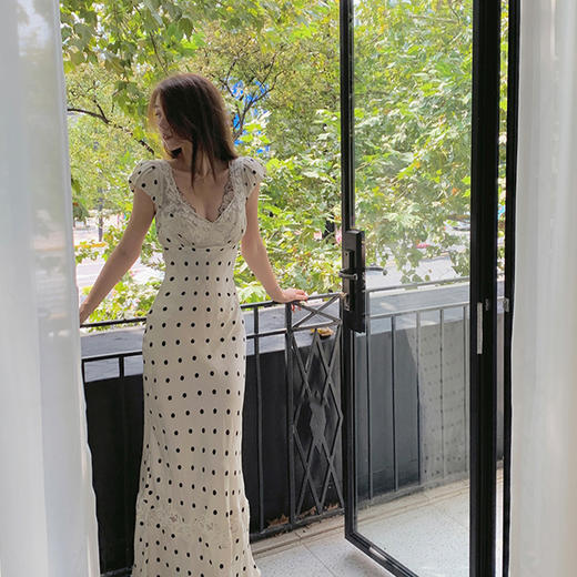 西遇法式赫本风波点连衣裙女2026年夏季新款设计感收腰无袖连衣裙SS060211 商品图3