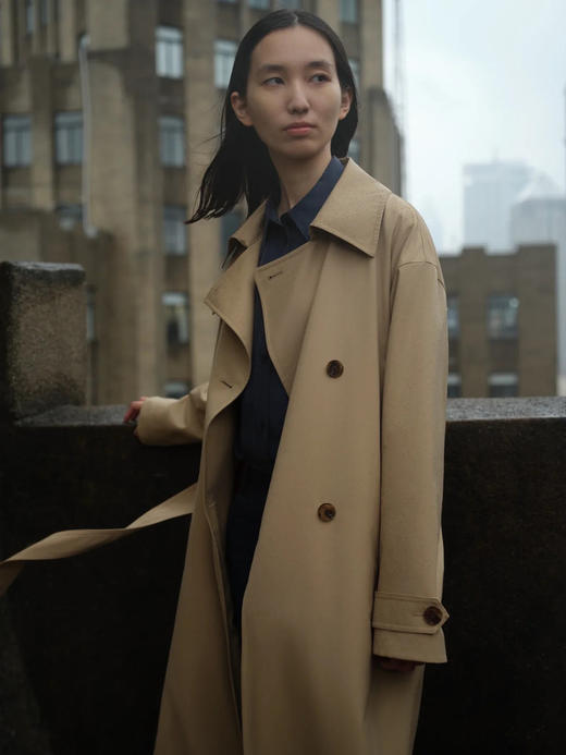 直发  IC 丝羊毛精纺平纹布翻领风衣 奢牌风衣 商品图9