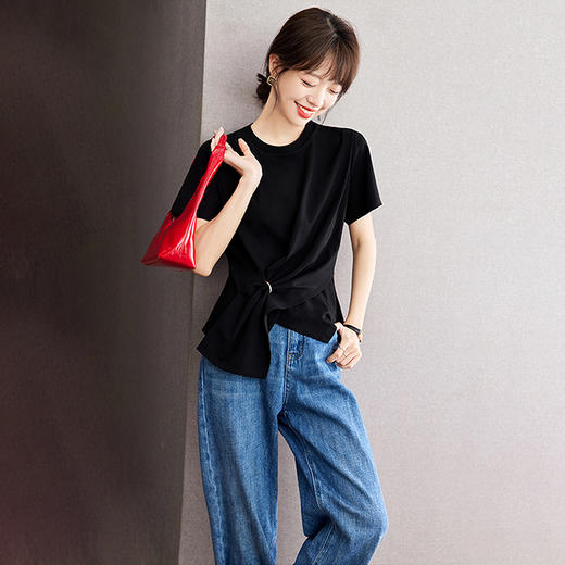 西遇设计感黑色短袖T恤女2026夏季新款圆领收腰开叉下摆显瘦上衣SS060230 商品图4