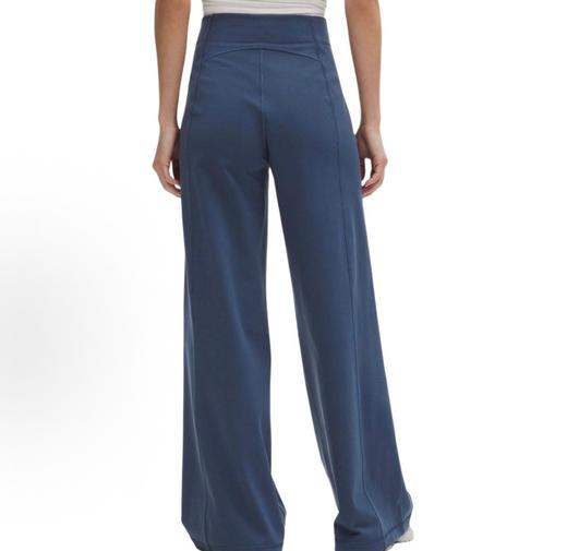 一店d 神裤𝐋𝐮 Define Luon™ 中高腰休闲阔腿裤来 又是被lu狠狠拿捏的一条 它家出了名超好穿的Luon™ 面料 上身自带垂感 外加独有的高腰阔腿版型 显瘦显腿长 商品图3