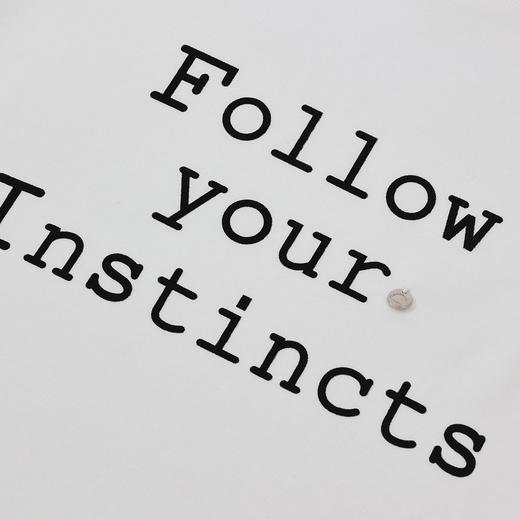 半身缘女装 春季轻肤字母印花肩部镂空修身T恤261213U01140274 商品图4