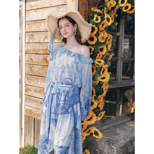 两三事海岛热恋2026春新款度假风木耳边斜露肩领绑带印花雪纺衫女 商品图3