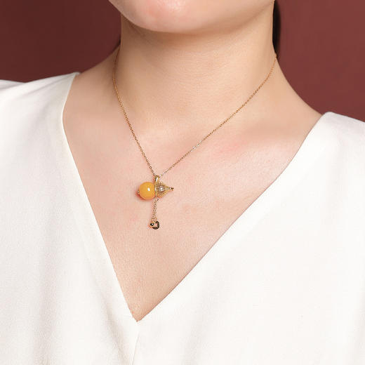 【福禄纳财】S925纯银镀金水红蜜蜡葫芦铜钱镂空吊坠【CW-DZ07250】 商品图3