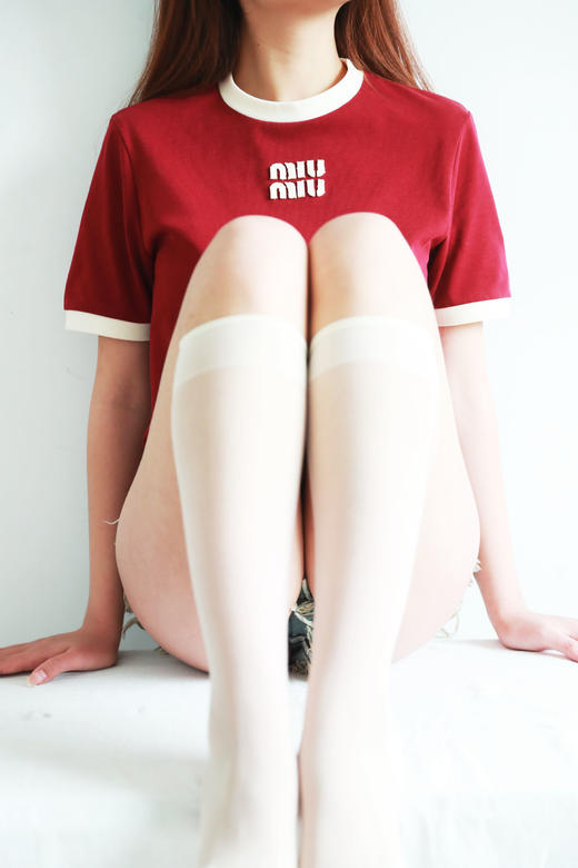 宫廷复古红tee，胸口小标刺绣。显白亲肤棉圆领撞色t恤女E031758 商品图11