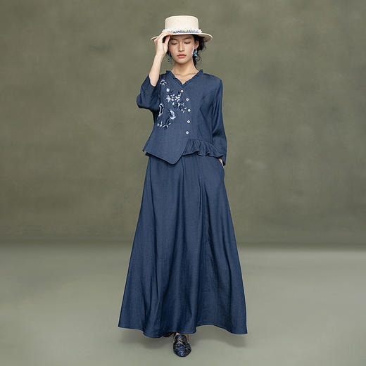 生活在左2026早春新品绣花交襟领新中式牛仔连衣裙1961326 商品图2