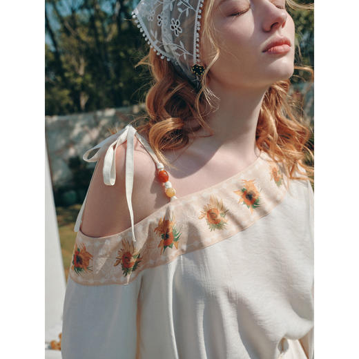 两三事梵高文艺 浅叙时分 2026夏季新款温柔风印花单边露肩衬衫女 商品图2