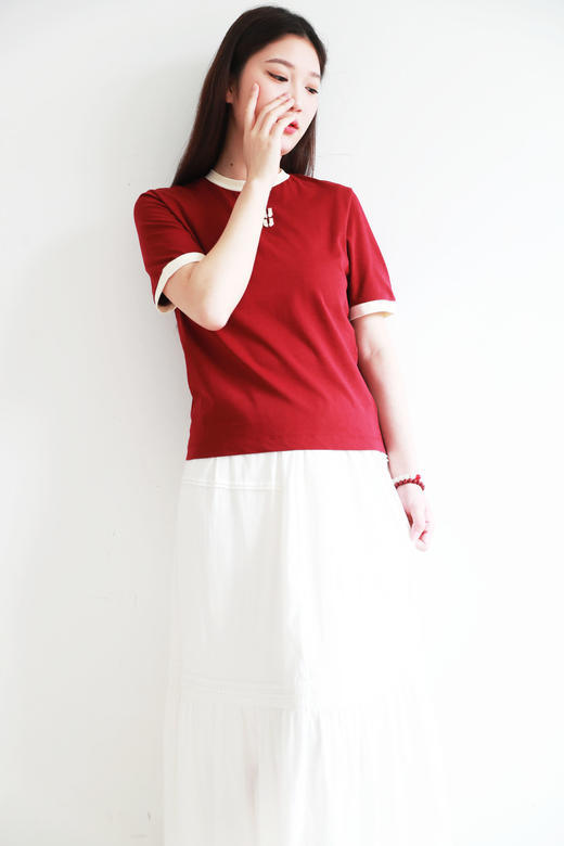 宫廷复古红tee，胸口小标刺绣。显白亲肤棉圆领撞色t恤女E031758 商品图14