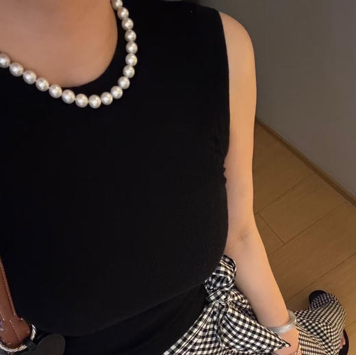 GRC大证仙子 9.5-12mm 正圆微瑕 光线是无核珍珠的温润光 看过去很安静很舒服 商品图6