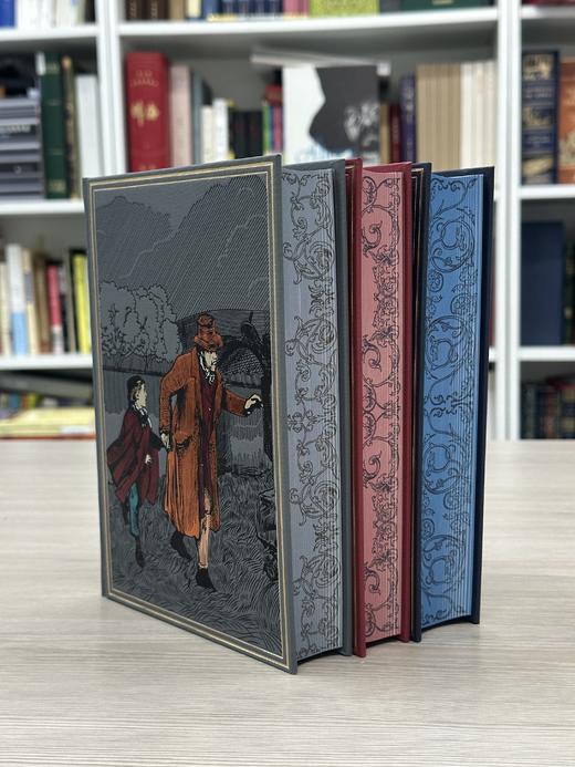 【限定书口套装】狄更斯三部经典套装《雾都孤儿》《双城记》《远大前程》套装，封面进口漆布材质，书口限定四色图案 商品图3
