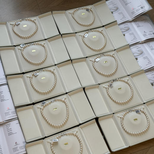 GRC大证仙子 9.5-12mm 正圆微瑕 光线是无核珍珠的温润光 看过去很安静很舒服 商品图3