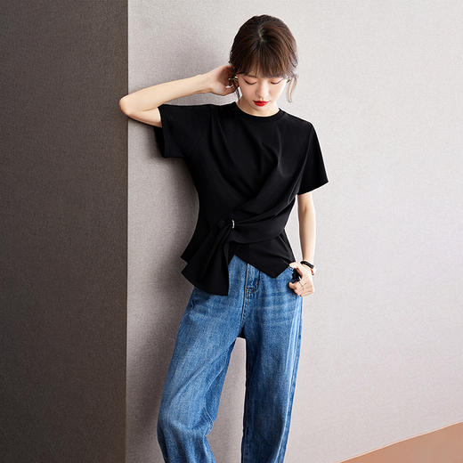 西遇设计感黑色短袖T恤女2026夏季新款圆领收腰开叉下摆显瘦上衣SS060230 商品图1