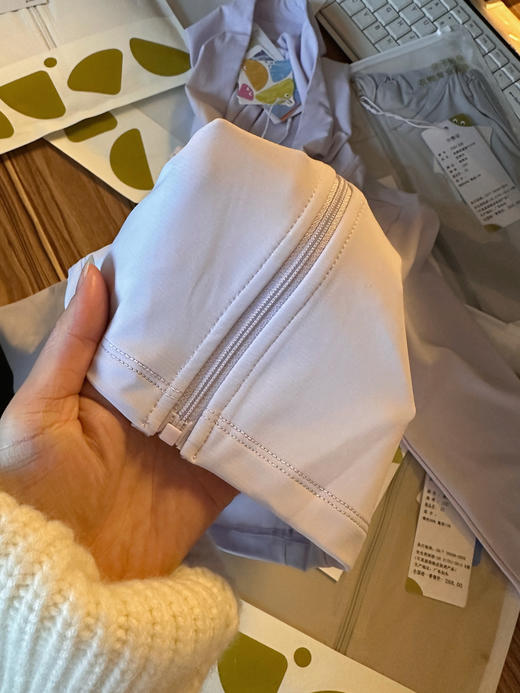 防晒值50+以上‼️高倍凉感吸湿速干户外防晒衣，上身立马降温🧊，锦纶88%+氨纶12%面料，✅具备良好的防紫外线性能，可有效阻隔 UVA/UVB。 商品图3