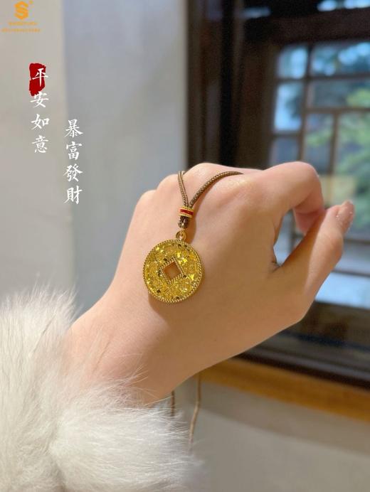 【香港周六福黄金钻石首饰】碎冰冰吉言来财钱币K金吊坠(附赠手编绳) 商品图3