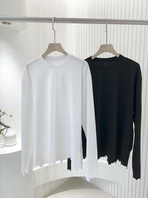 剪纸切割圆领T恤 极简主义遇见解构美学T恤 落肩剪裁 微宽袖口 丝光面布 垂坠性好 面料织出细微的纹理质感 商品图8