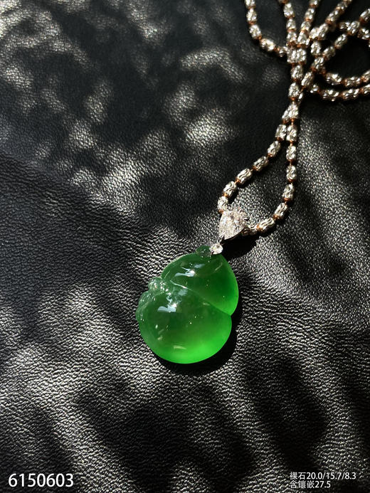 玻璃种艳绿葫芦吊坠【6150603】具体价格微信咨询 商品图1