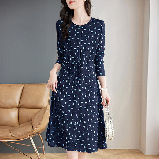 休闲波点连衣裙女春夏2026新款简约大方大码胖mmT恤裙子减龄百搭 商品图3