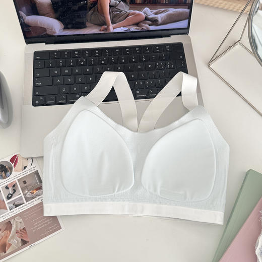 【MUBENMI二三阶美背运动背心#648】过渡期：适合12-18岁，少女运动内衣的 “理想型”，这一件直接焊在身上！😌不管是想 “隐形” 宅家，还是大方舒展着动，一件就把自在和底气都给你😉～ 商品图6