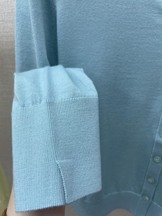 精纺羊毛V领纯色开衫 商品图12