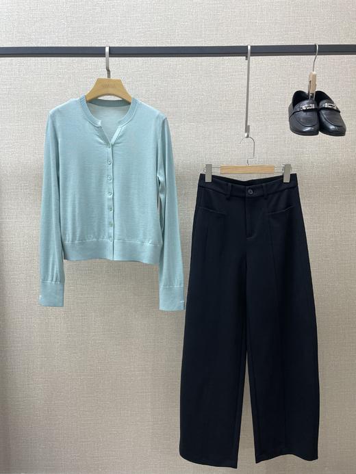 精纺羊毛圆领开衫 商品图11