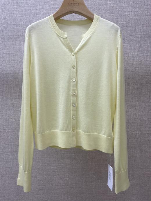 精纺羊毛V领纯色开衫 商品图3