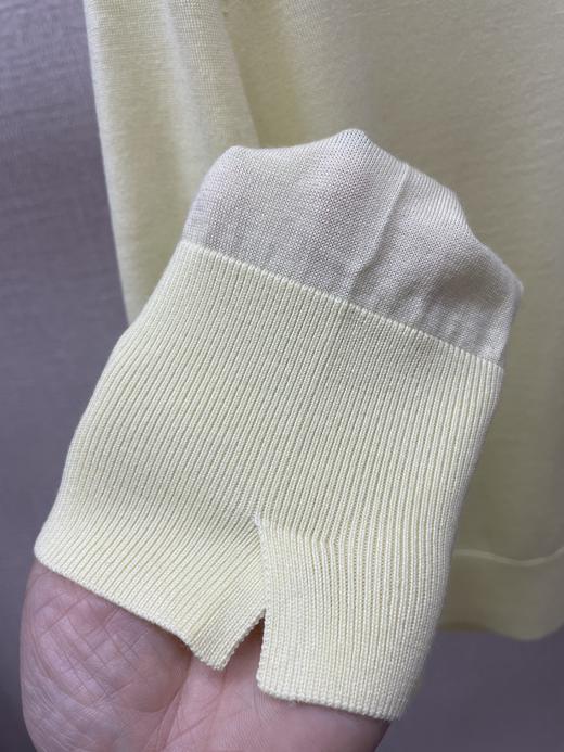 精纺羊毛V领纯色开衫 商品图6