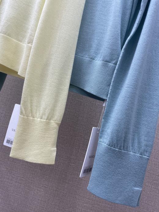 精纺羊毛V领纯色开衫 商品图2